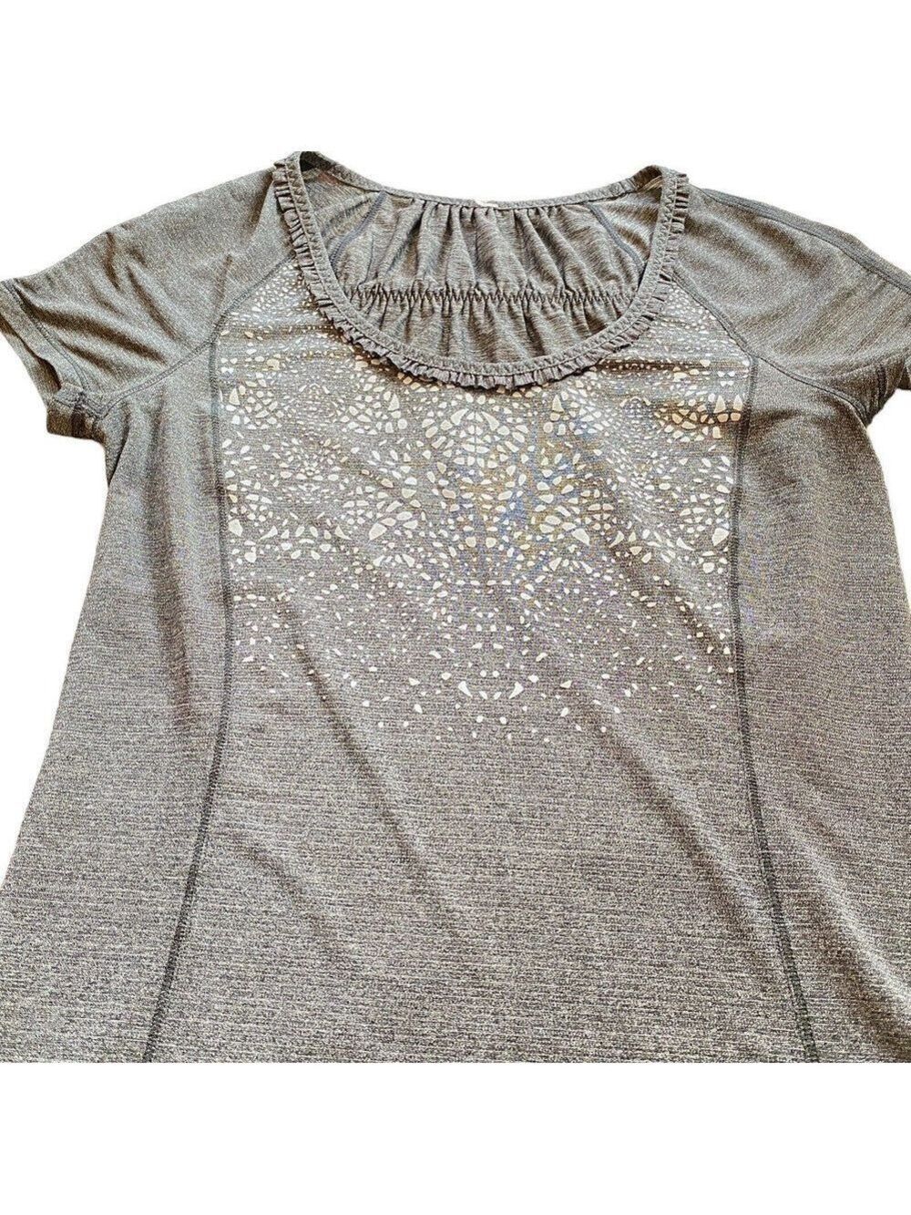 Lululemon Run Wild Short Sleeve Tech Shirt Reflective Gray Sz 4 Run Gym - Picture 5 of 6